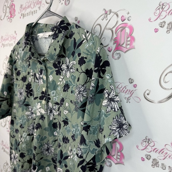 Simons t-shirt, half buttons, flowers polo Green Floral Button Down Shirt - Picture 4 of 12